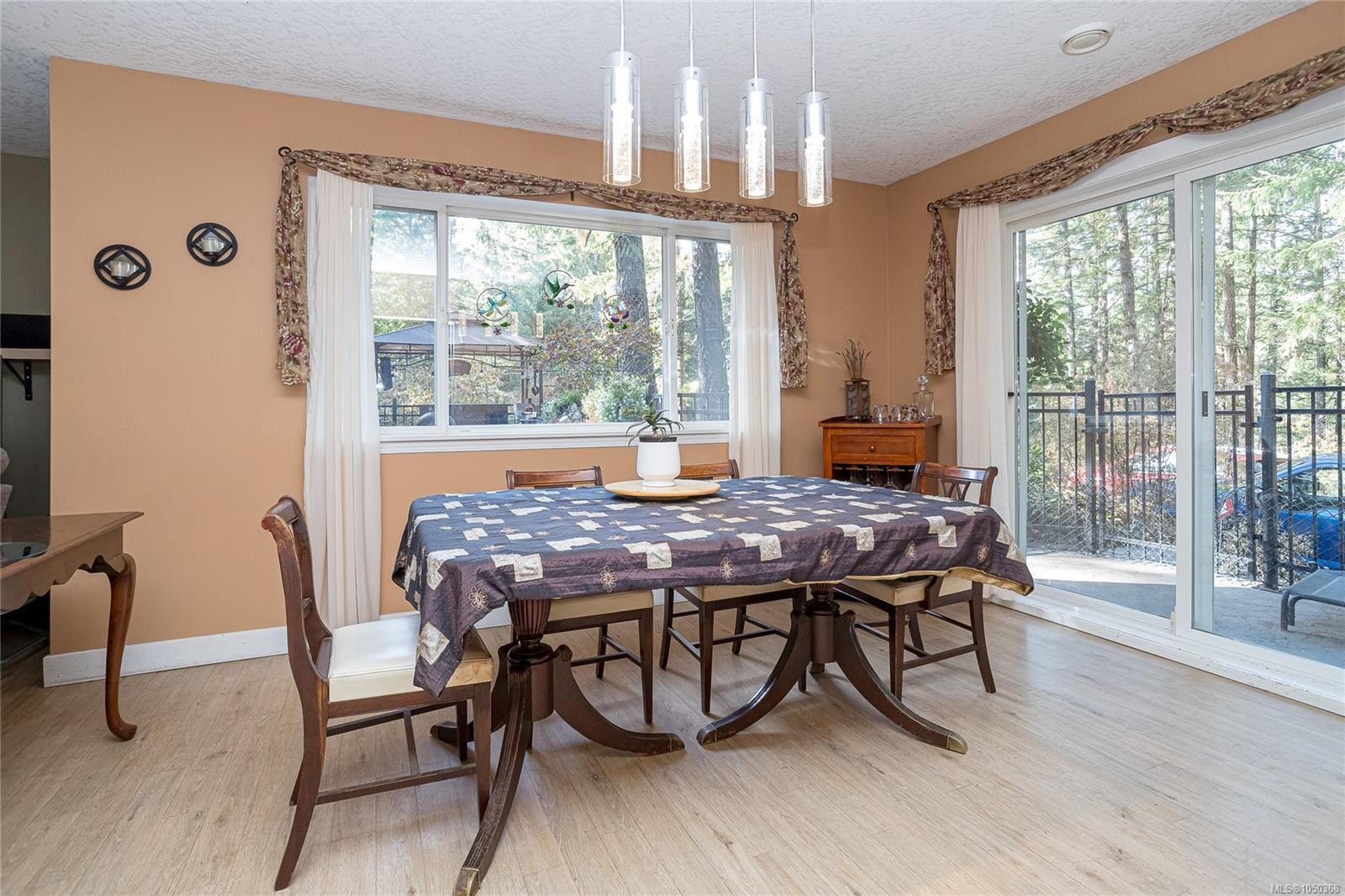 661 Millstream Lake Rd, Highlands, BC
