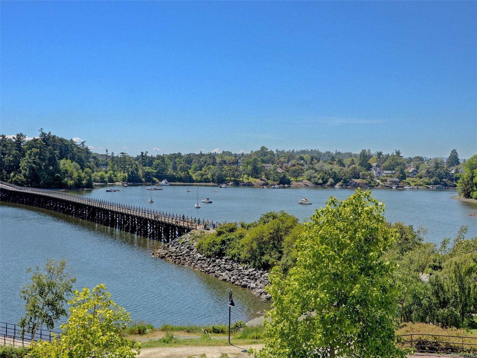 #301-837 Selkirk Ave, Esquimalt, BC