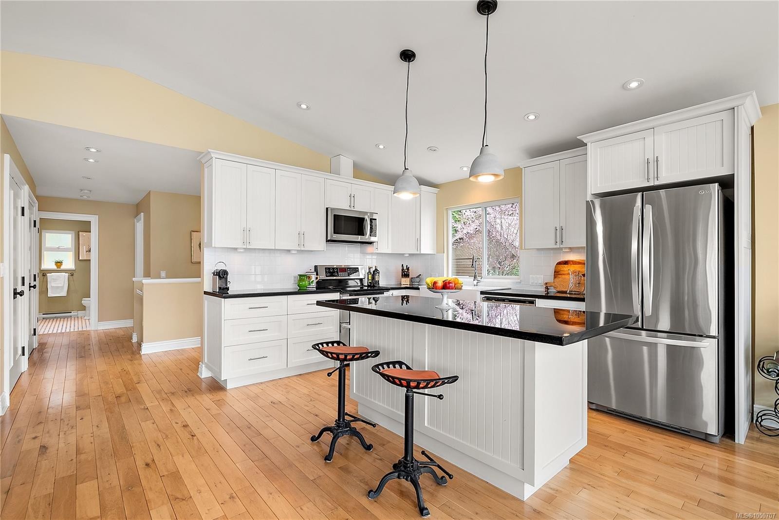 976 Lands End Rd, North Saanich, BC
