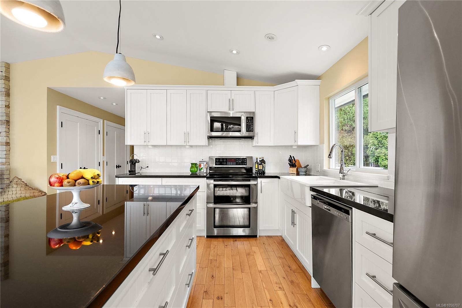 976 Lands End Rd, North Saanich, BC