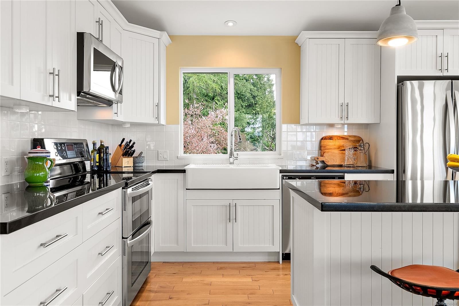976 Lands End Rd, North Saanich, BC