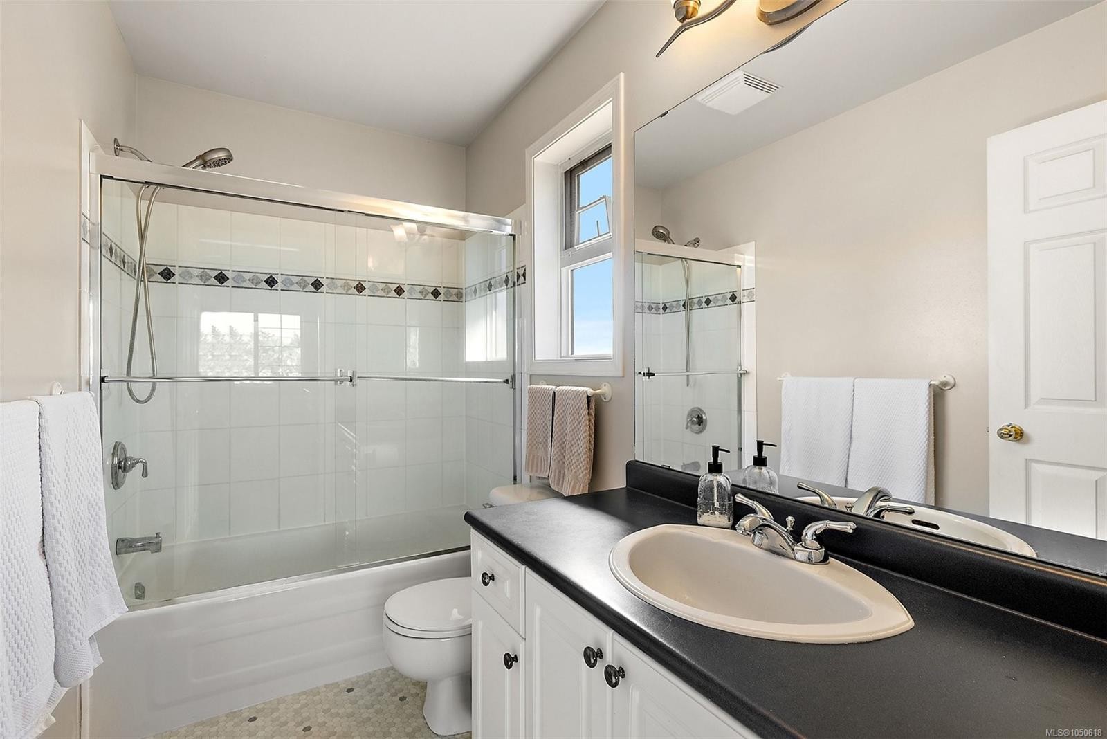 10347 Bowerbank Rd, Sidney, BC