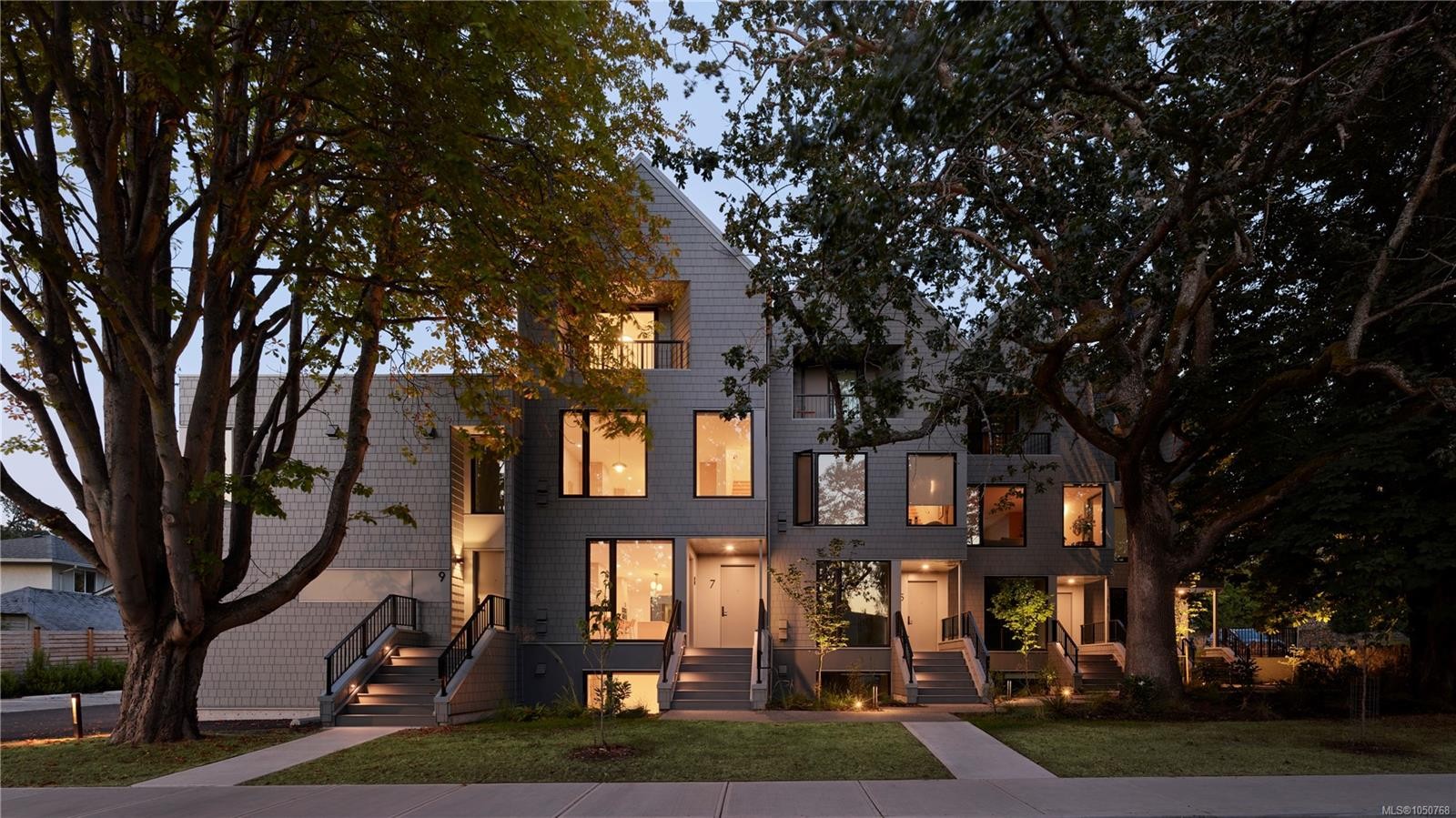 #3-909 Redfern St, Victoria, BC