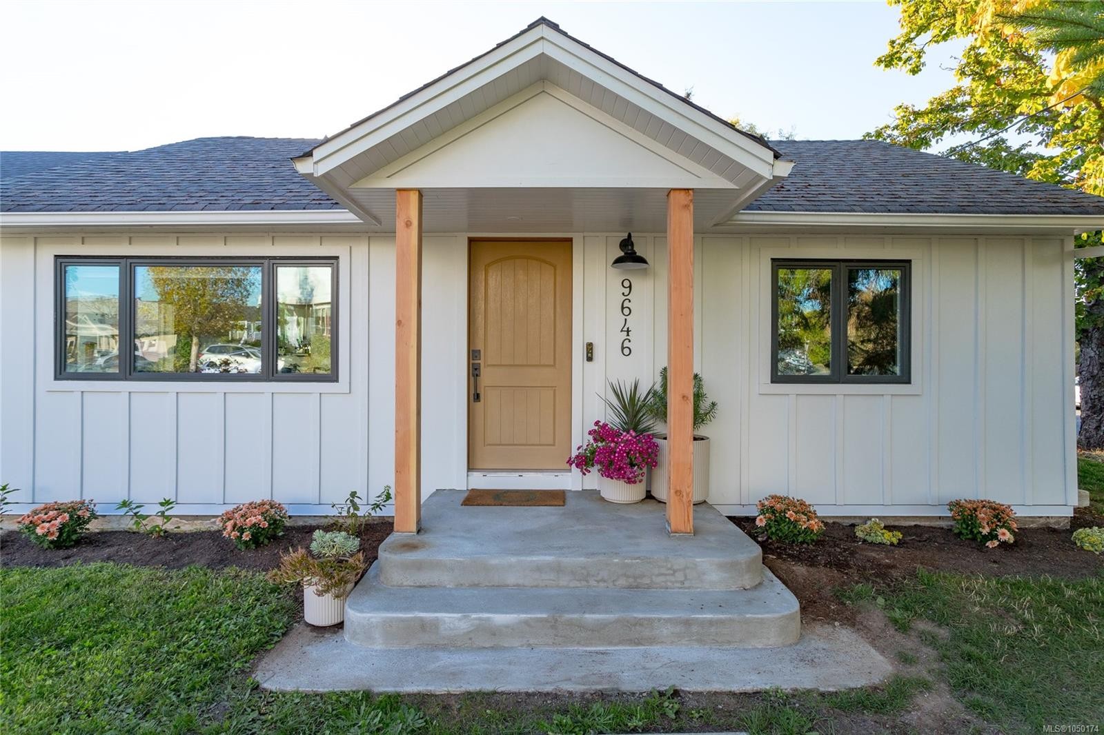 9646 Fifth St, Sidney, BC