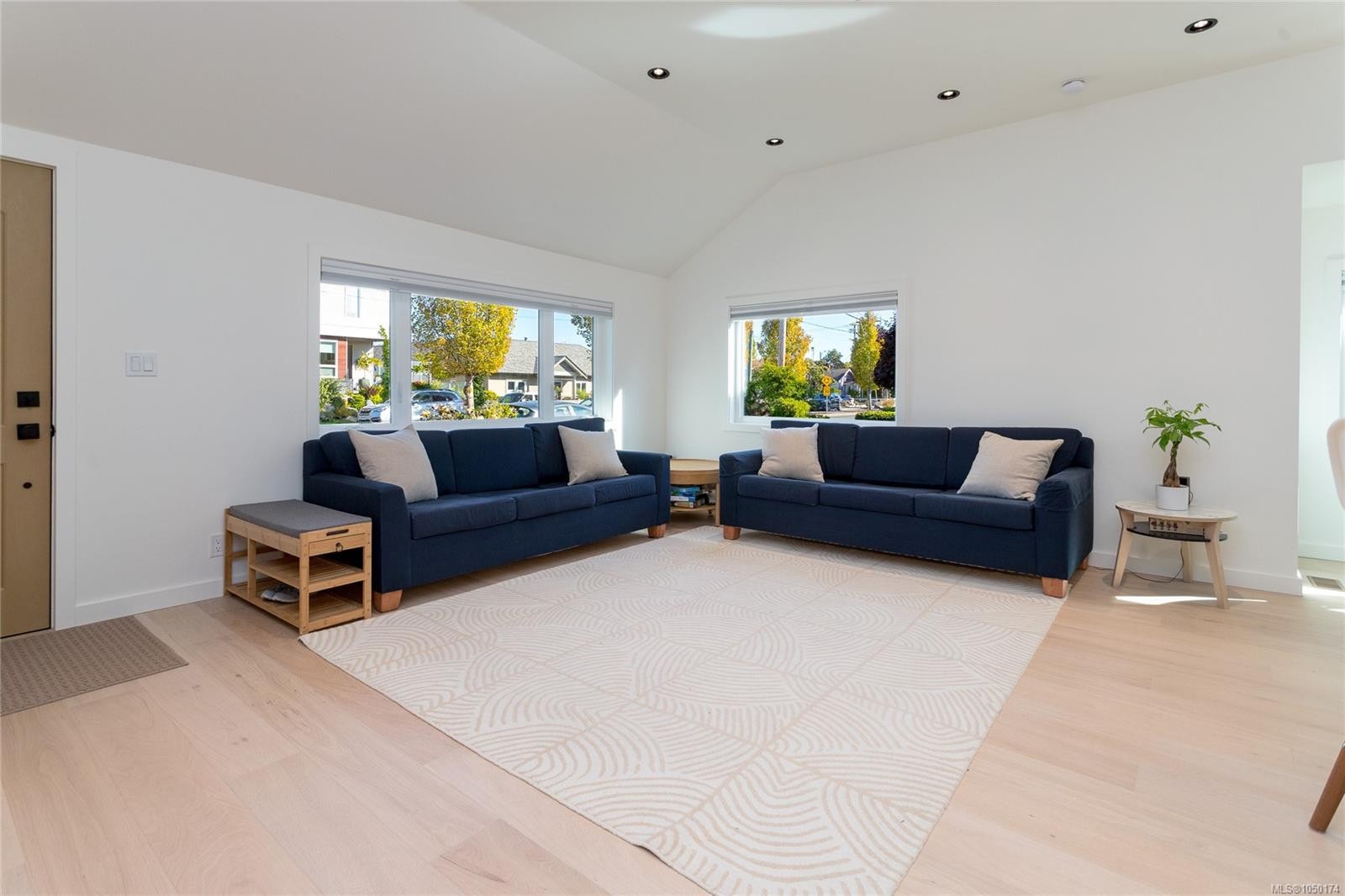 9646 Fifth St, Sidney, BC