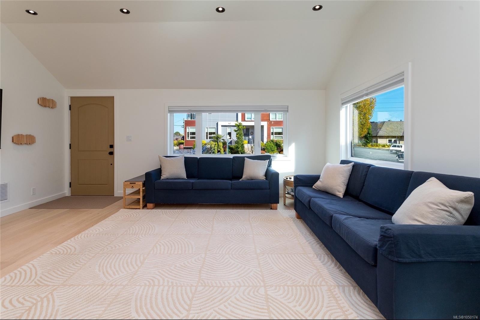 9646 Fifth St, Sidney, BC