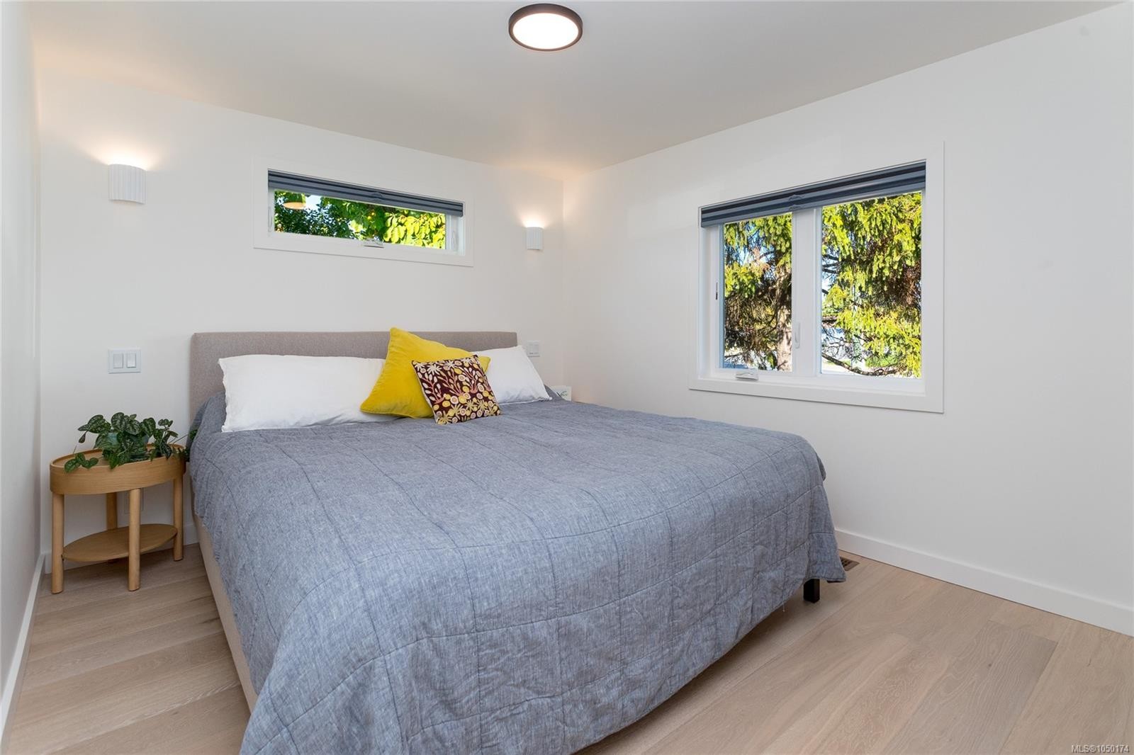 9646 Fifth St, Sidney, BC