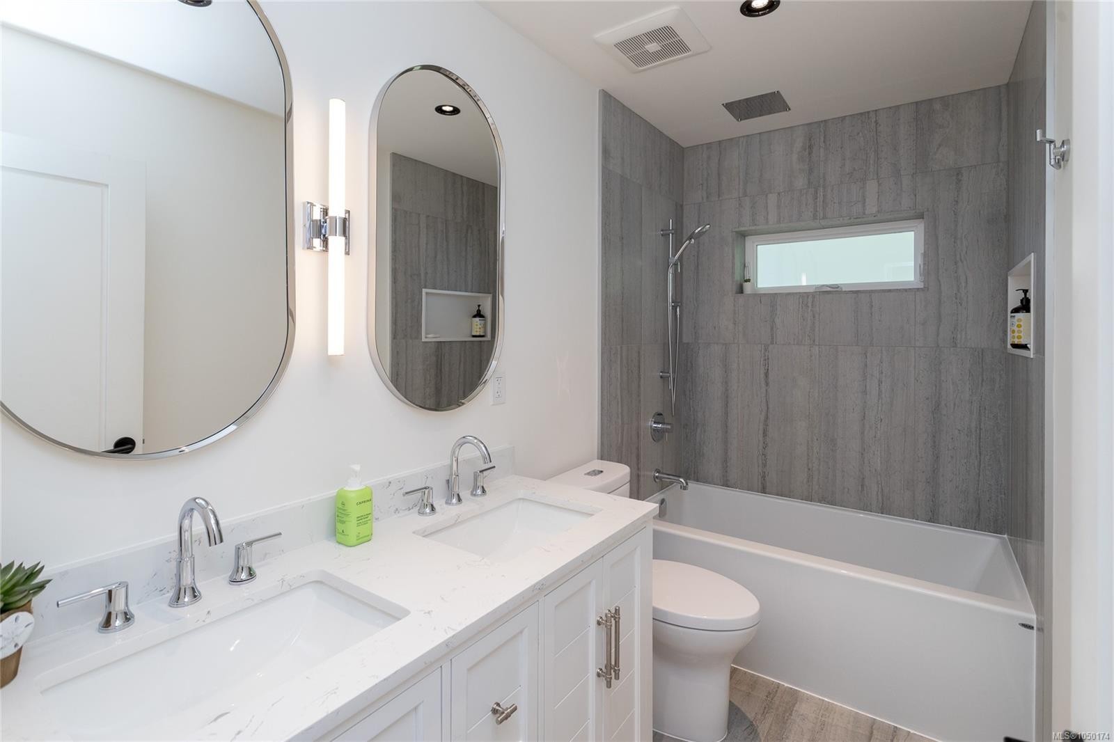 9646 Fifth St, Sidney, BC