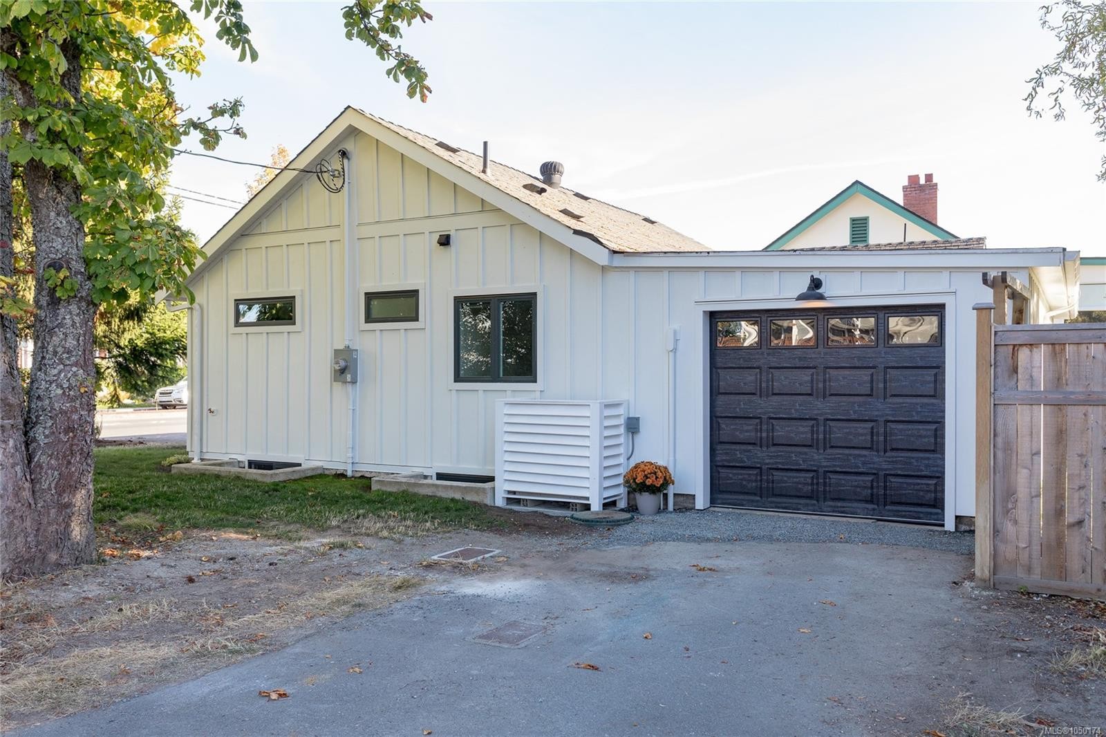 9646 Fifth St, Sidney, BC