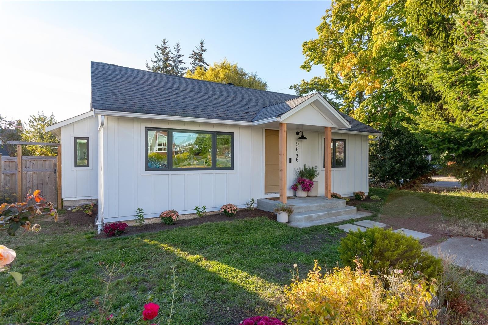 9646 Fifth St, Sidney, BC