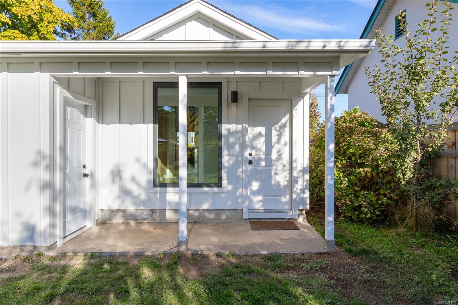 9646 Fifth St, Sidney, BC