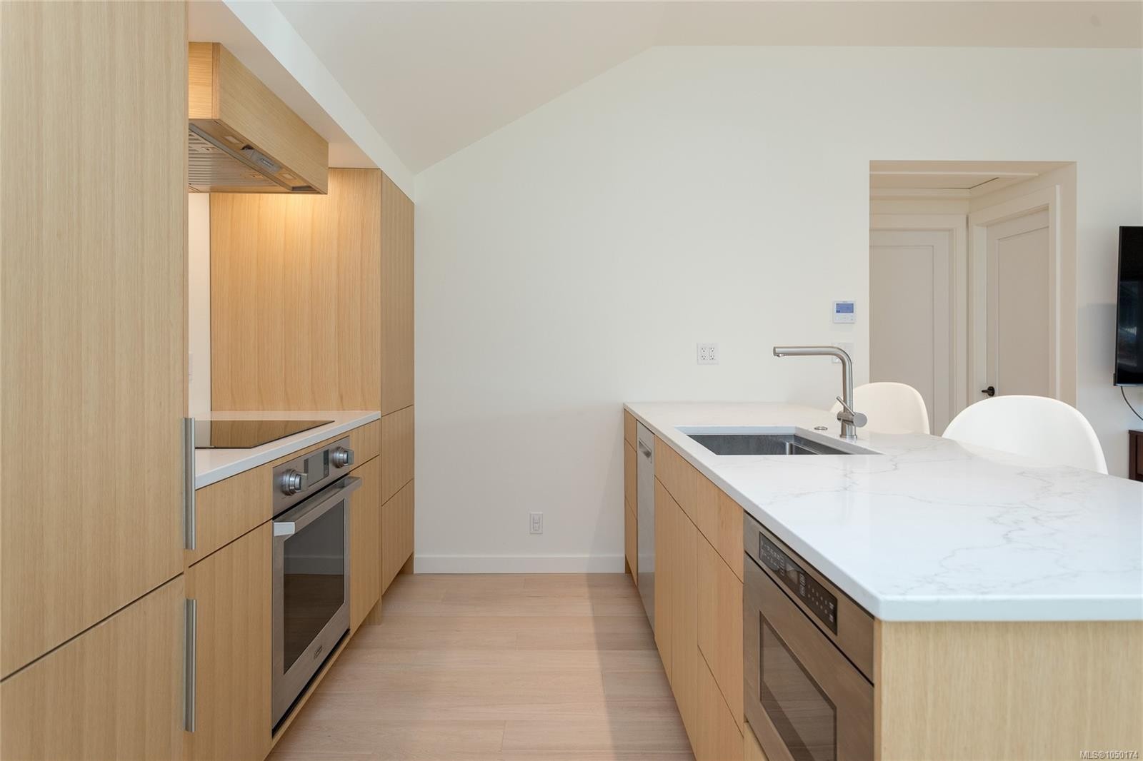 9646 Fifth St, Sidney, BC