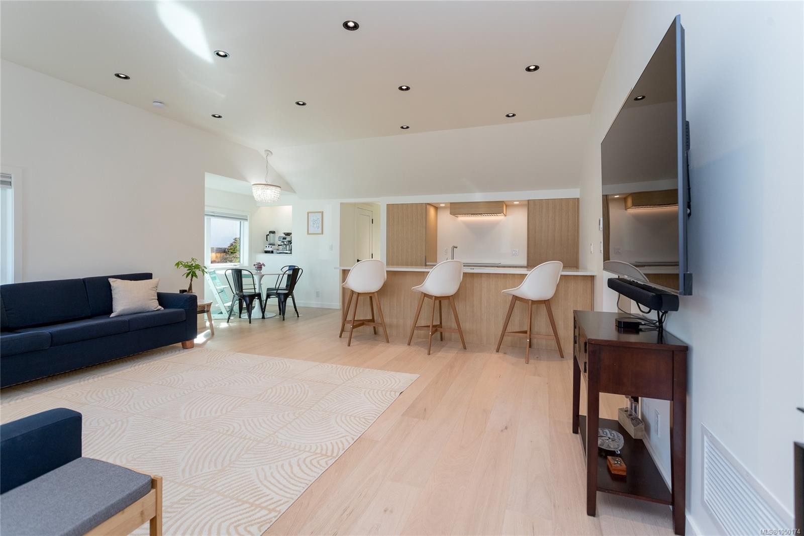 9646 Fifth St, Sidney, BC
