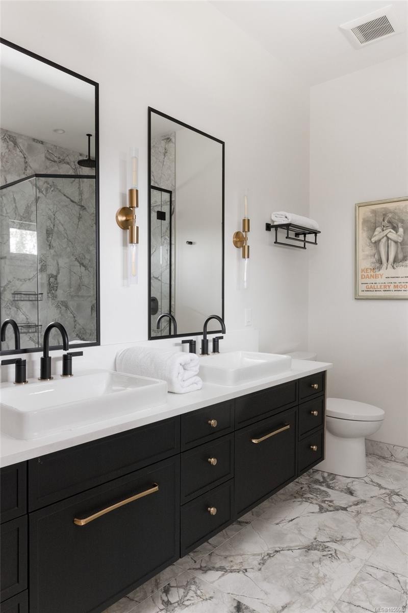 10900 Greenpark Dr, North Saanich, BC