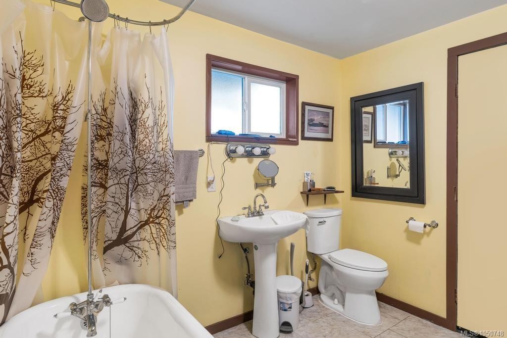 11090 Chemainus Rd, Saltair, BC