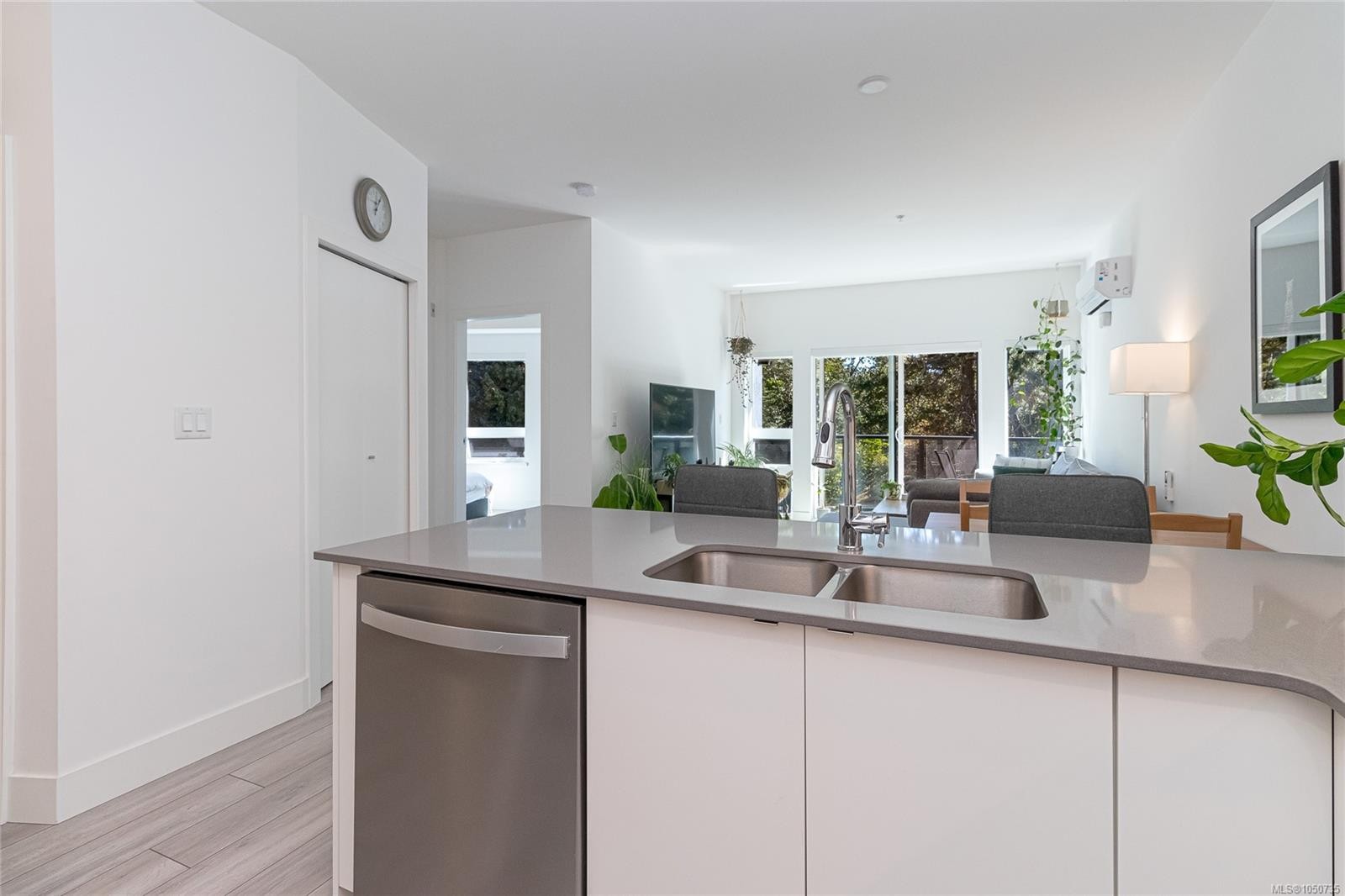 #312-991 Mckenzie Ave, Saanich, BC