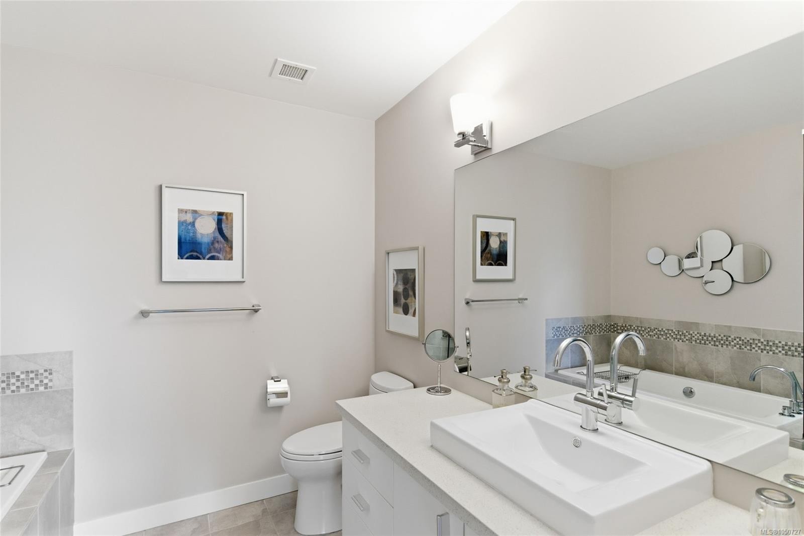 #204-439 College Rd, Qualicum Beach, BC