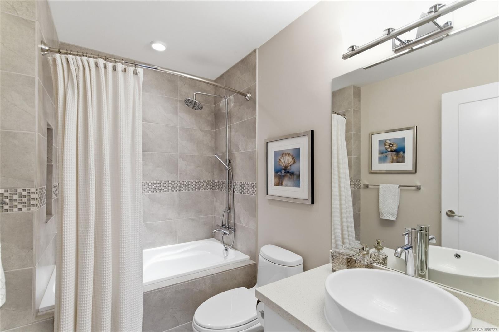 #204-439 College Rd, Qualicum Beach, BC