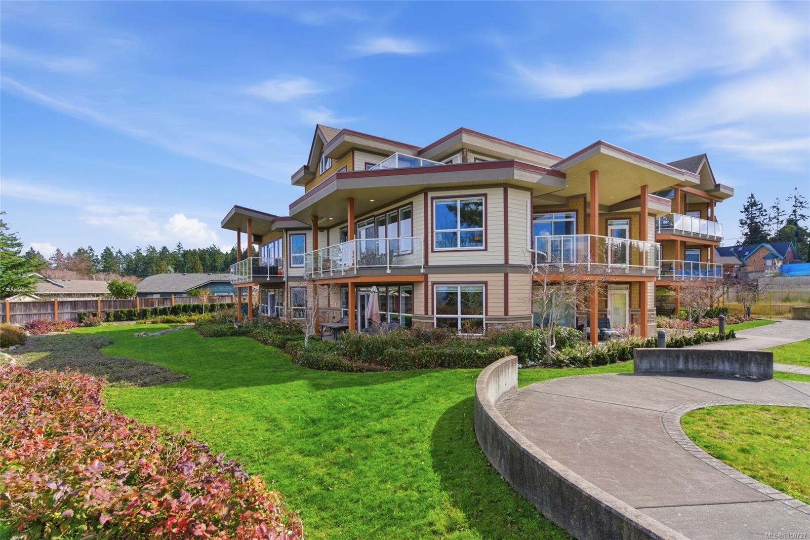 #204-439 College Rd, Qualicum Beach, BC