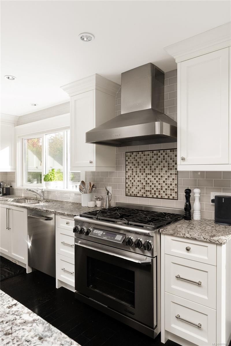 1033 Monterey Ave, Oak Bay, BC