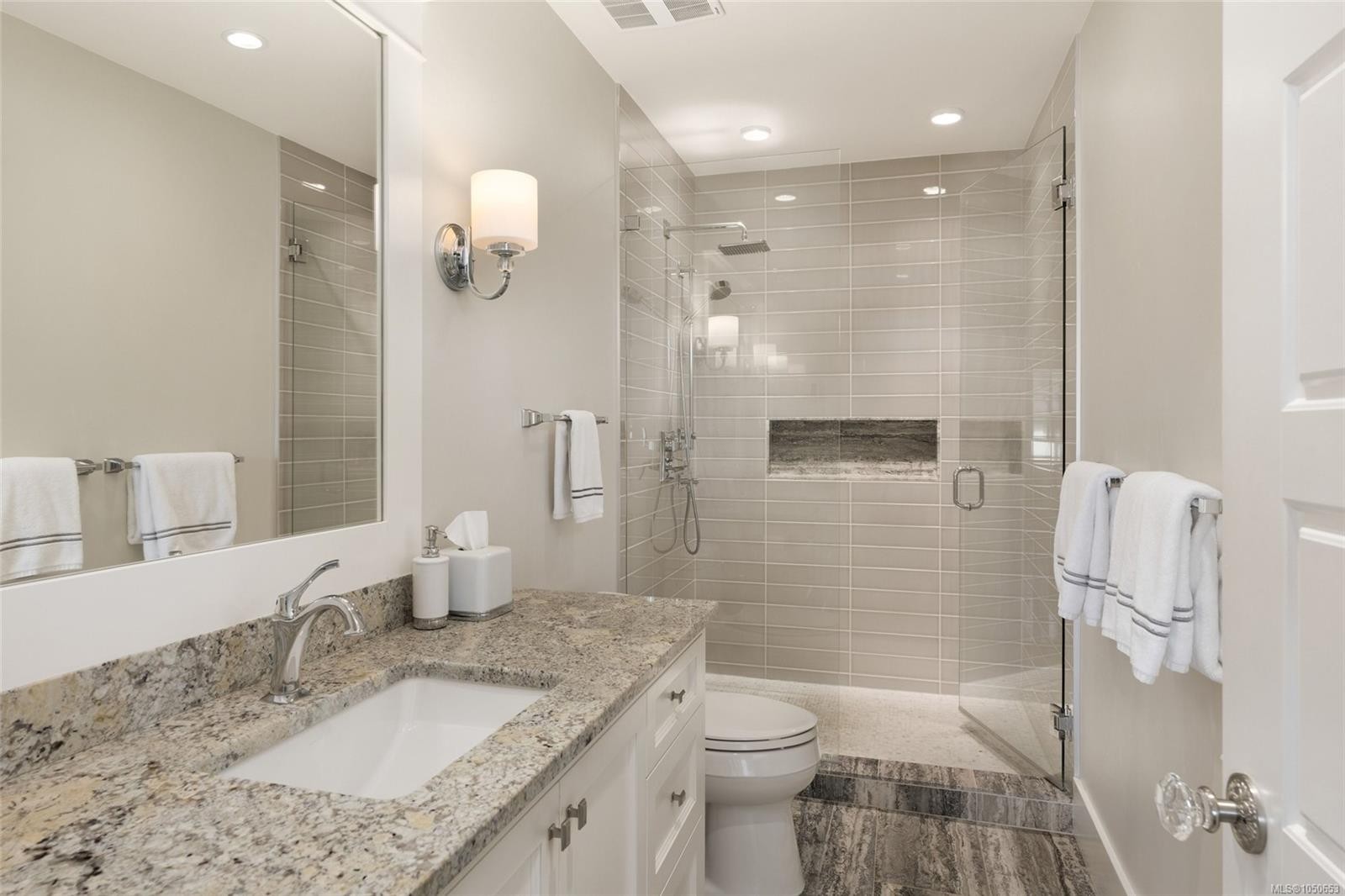 1033 Monterey Ave, Oak Bay, BC