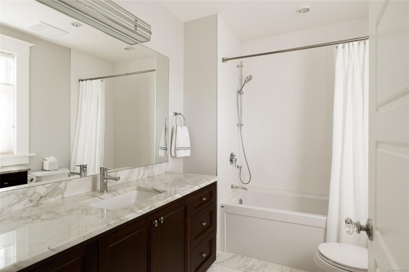 1033 Monterey Ave, Oak Bay, BC