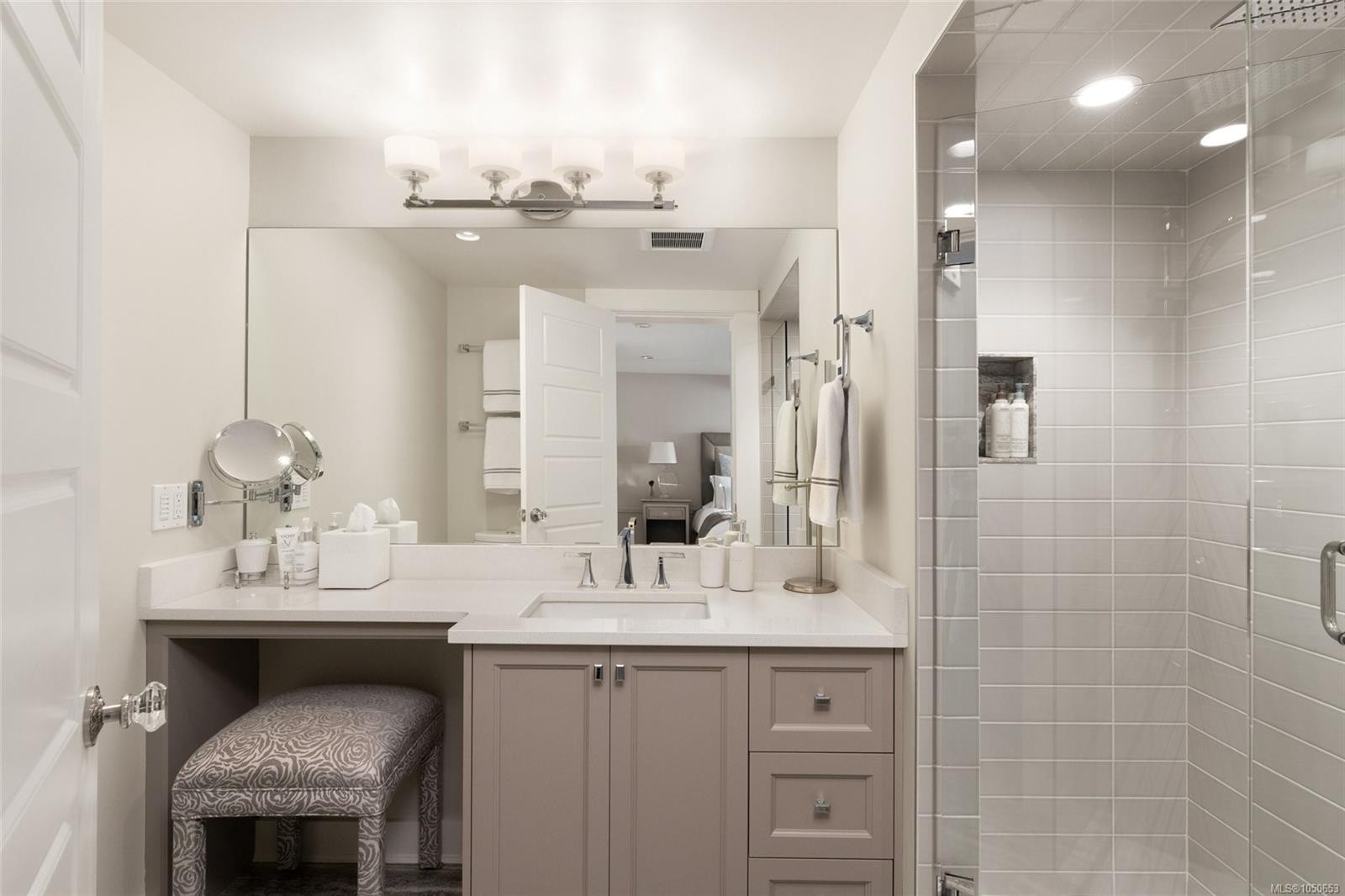 1033 Monterey Ave, Oak Bay, BC