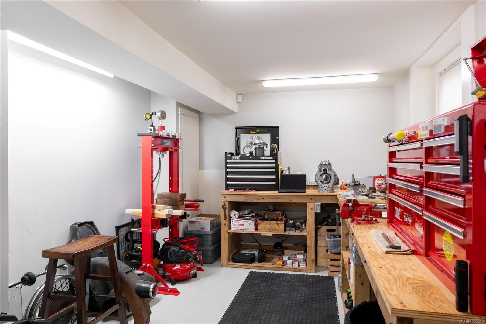 1033 Monterey Ave, Oak Bay, BC