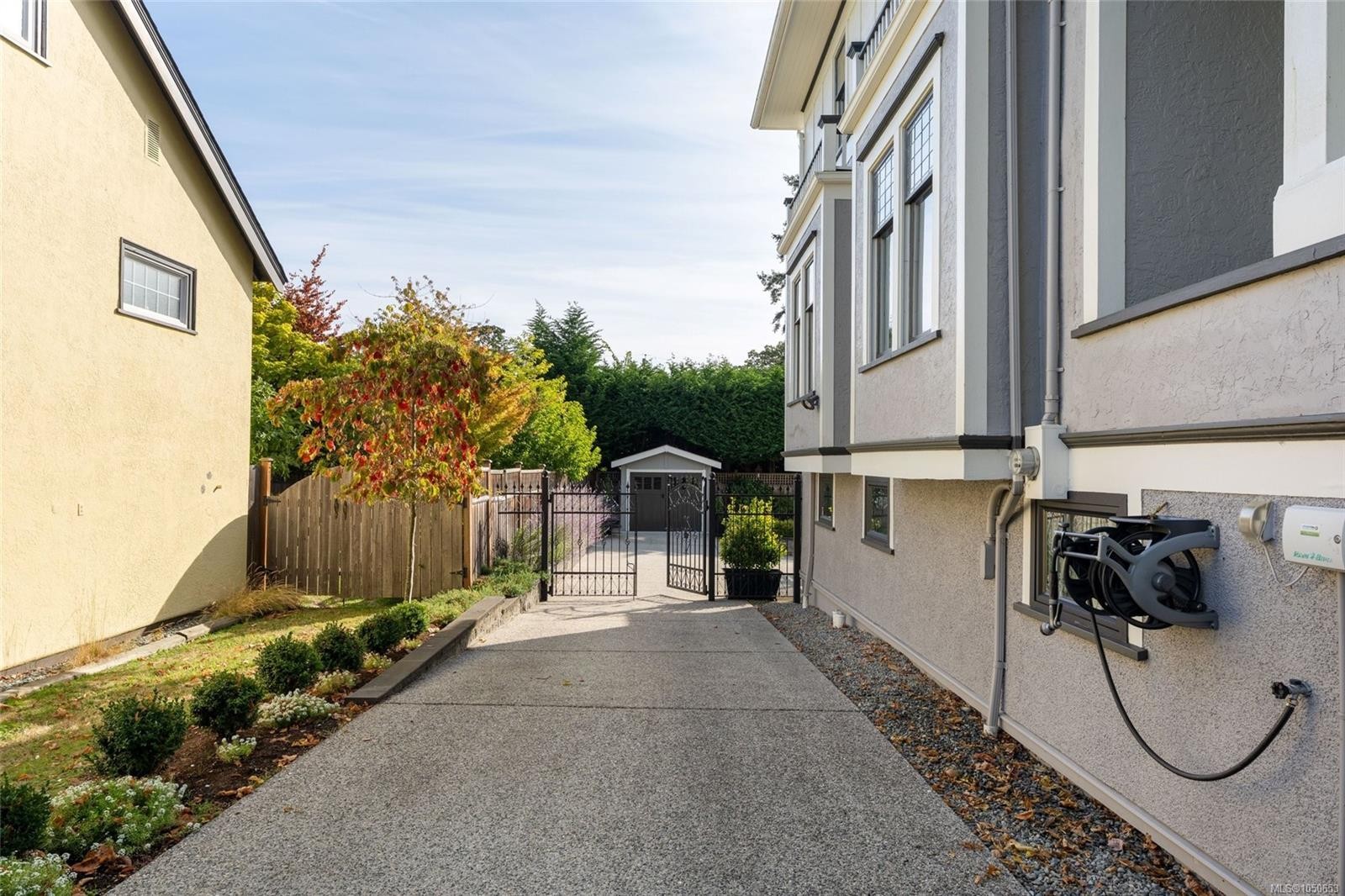 1033 Monterey Ave, Oak Bay, BC