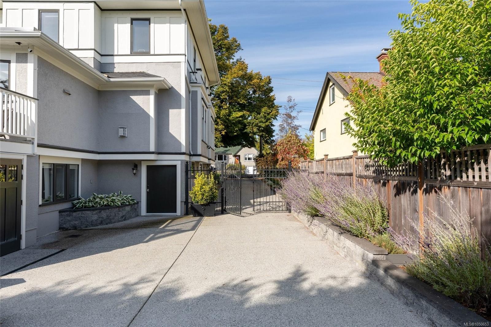 1033 Monterey Ave, Oak Bay, BC