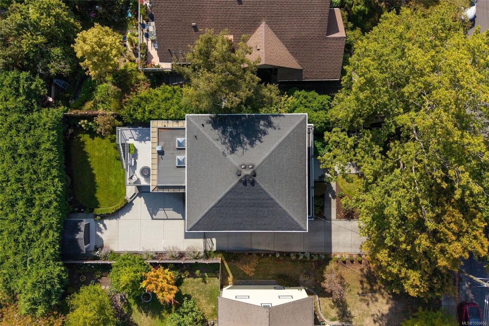 1033 Monterey Ave, Oak Bay, BC