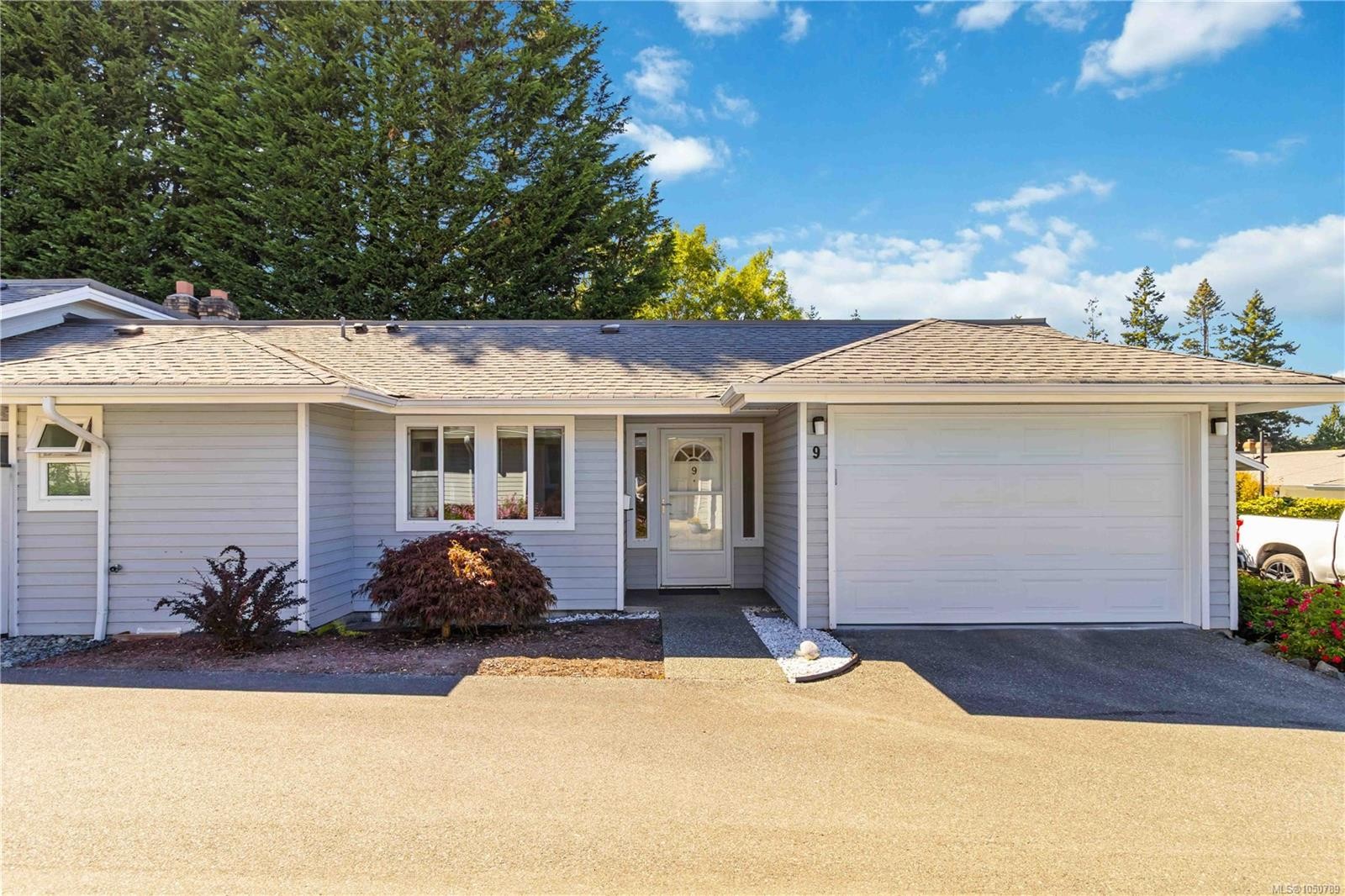 #9-3966 Cedar Hill Cross Rd, Saanich, BC