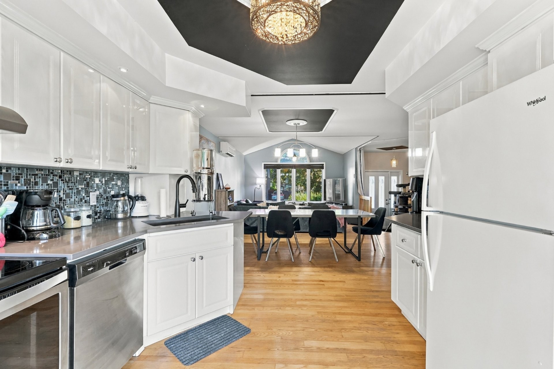 Kitchen - 6343 Rue Antoine-Manseau, Longueuil (Saint-Hubert), QC