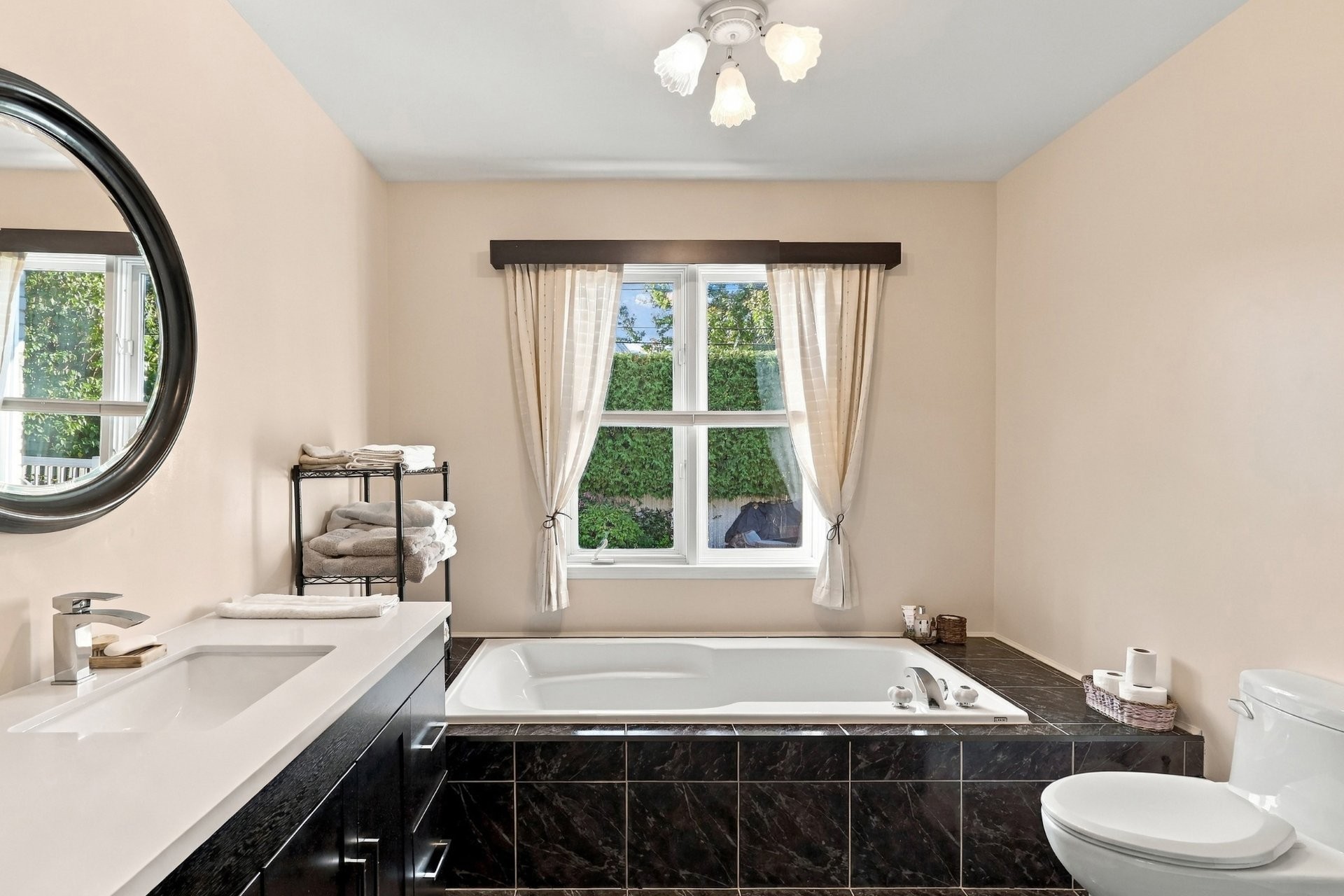 Bathroom - 6343 Rue Antoine-Manseau, Longueuil (Saint-Hubert), QC