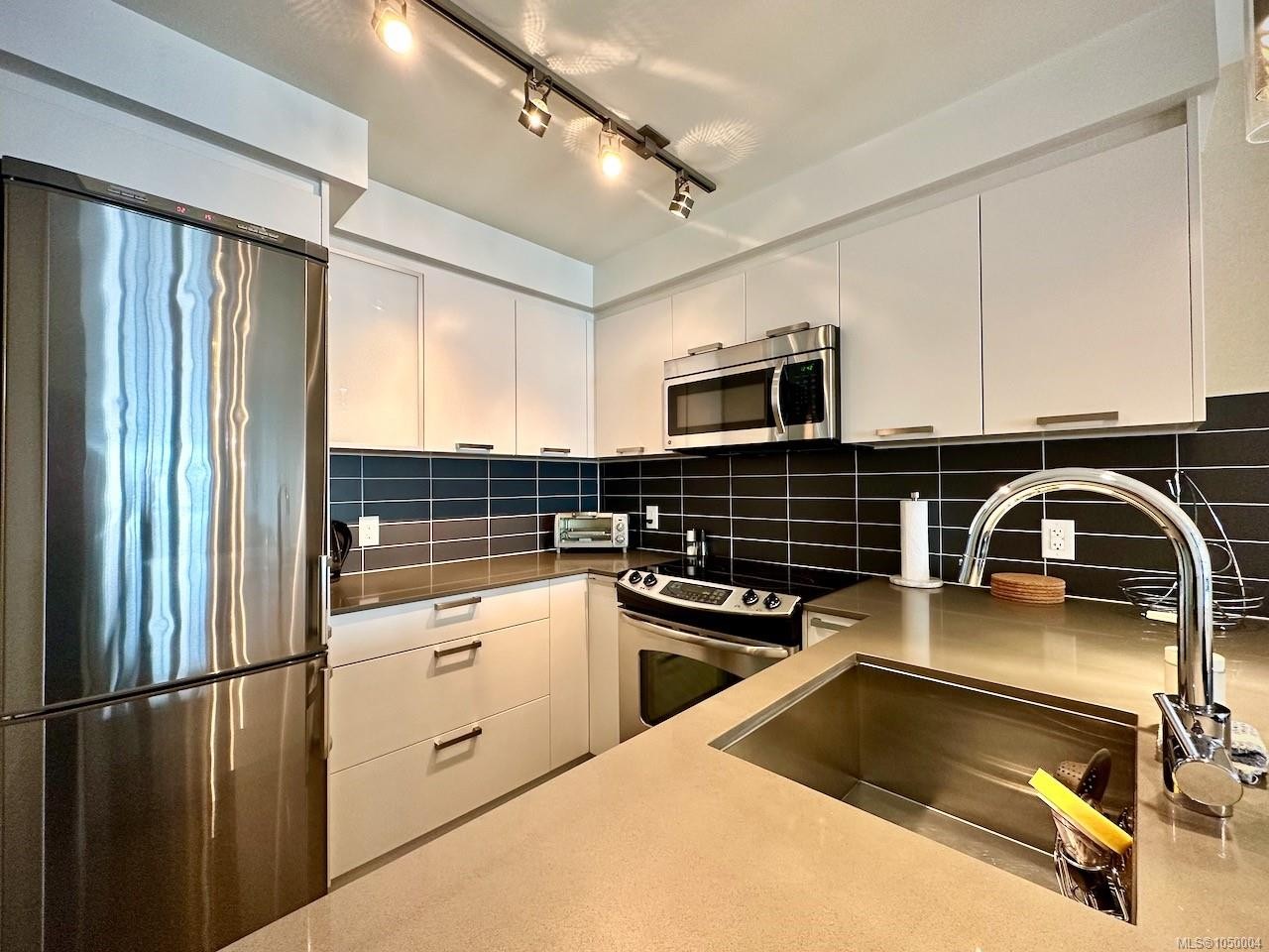 #408-528 Pandora Ave, Victoria, BC