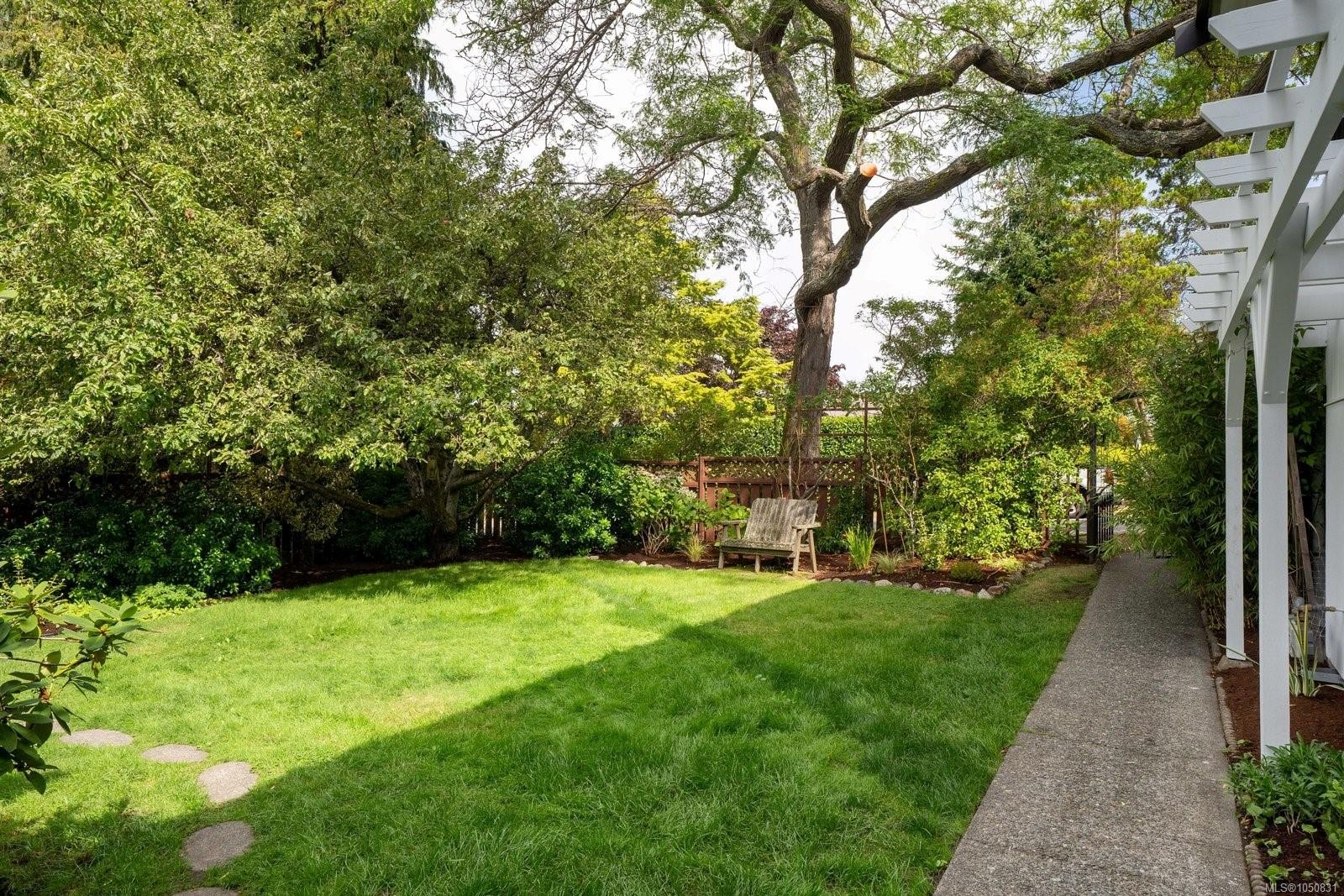 1601 Mileva Lane, Saanich, BC