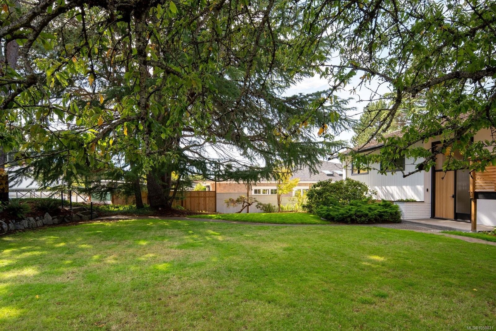 1601 Mileva Lane, Saanich, BC