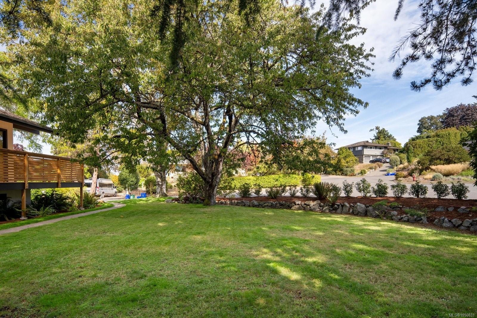 1601 Mileva Lane, Saanich, BC