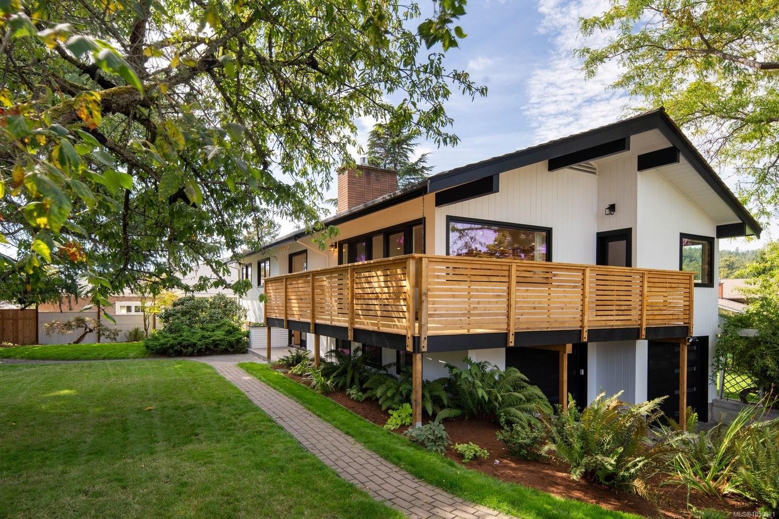 1601 Mileva Lane, Saanich, BC