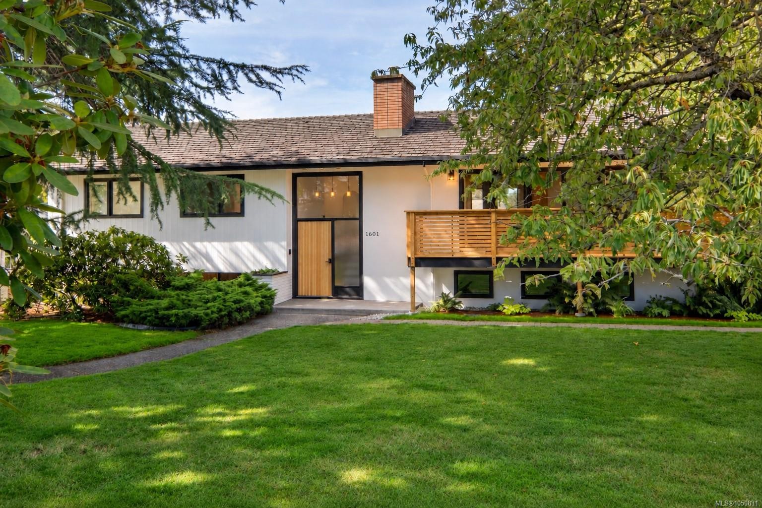 1601 Mileva Lane, Saanich, BC
