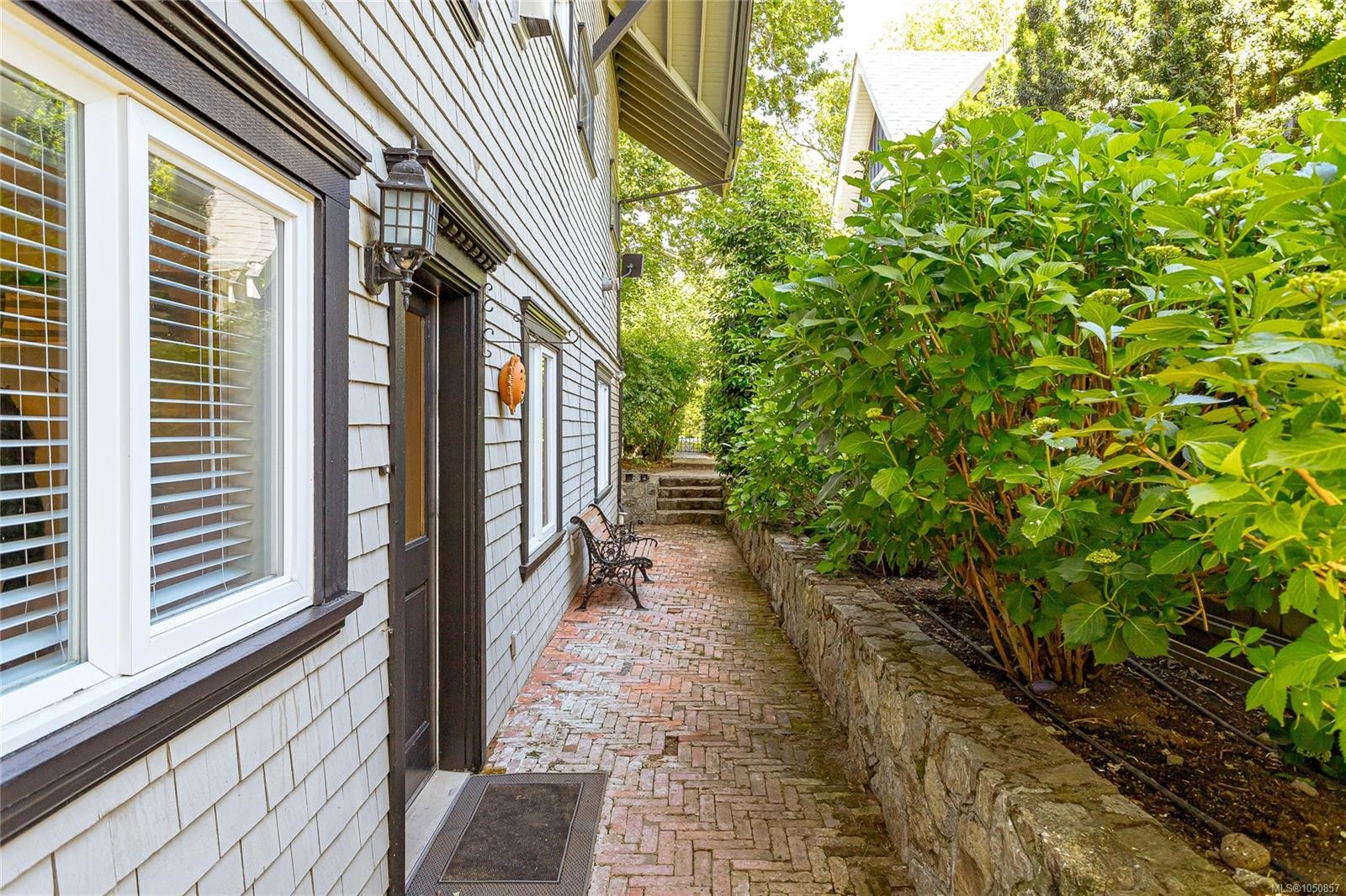 875 Richmond Ave, Victoria, BC