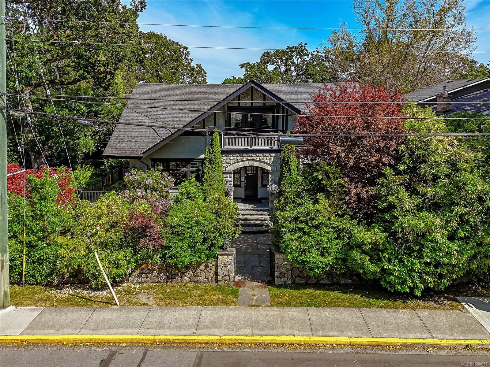 875 Richmond Ave, Victoria, BC