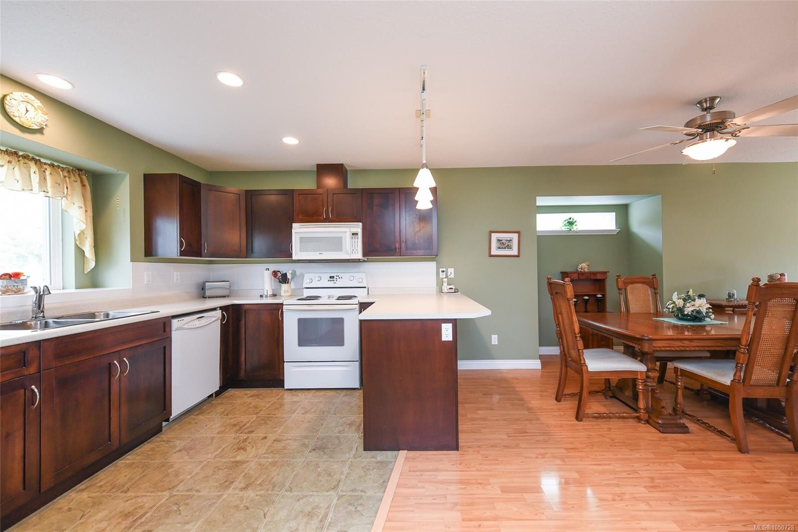 2237 Neptune Way, Comox, BC