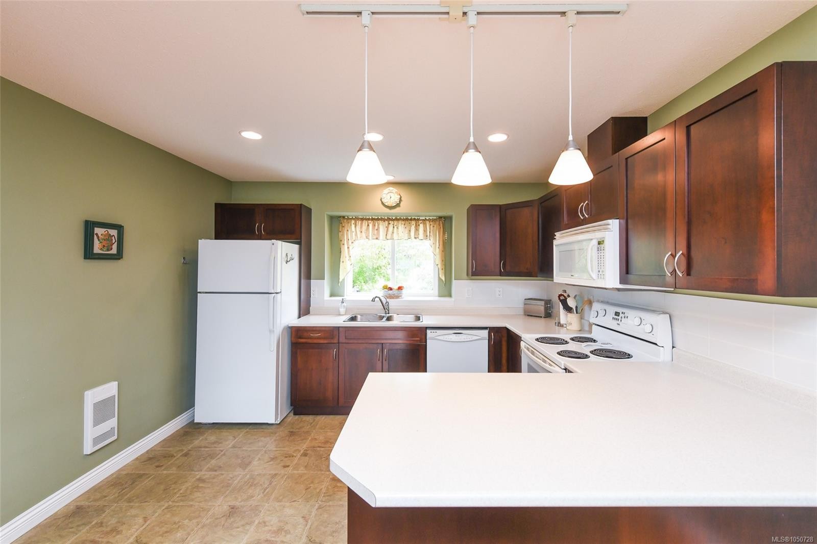 2237 Neptune Way, Comox, BC