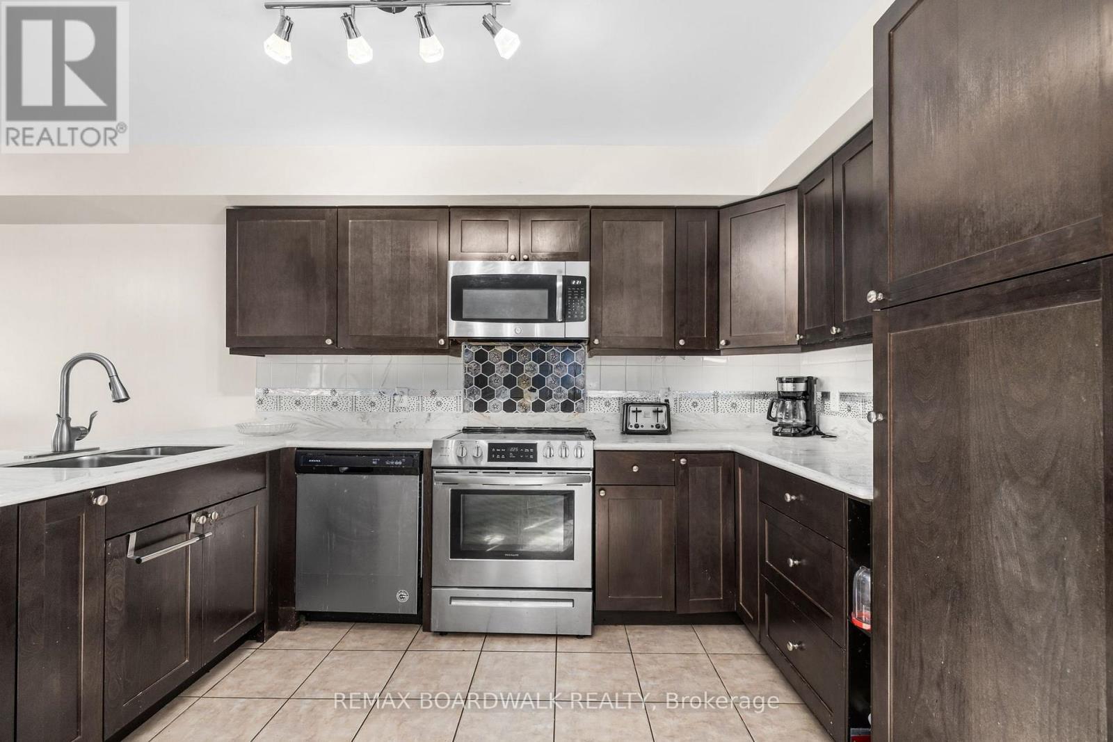 21 Kirkstone Private, Ottawa, ON