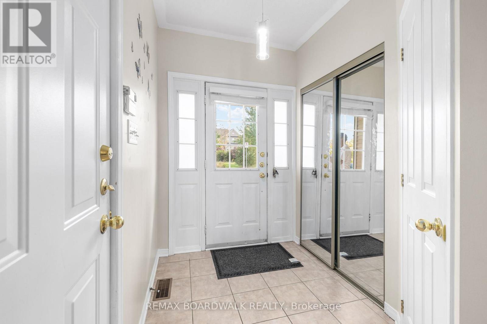 21 Kirkstone Private, Ottawa, ON