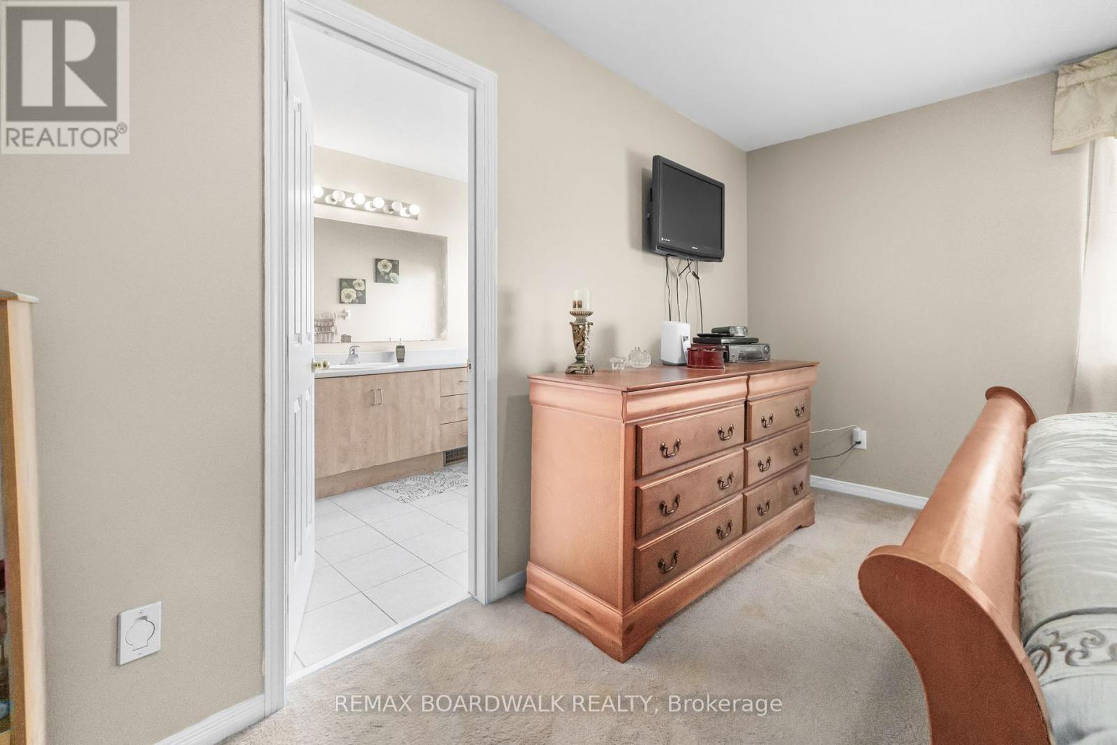 21 Kirkstone Private, Ottawa, ON