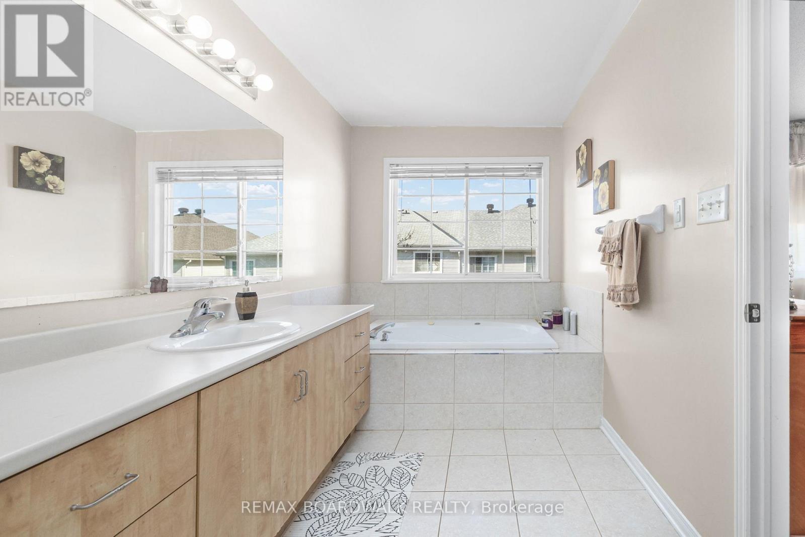 21 Kirkstone Private, Ottawa, ON