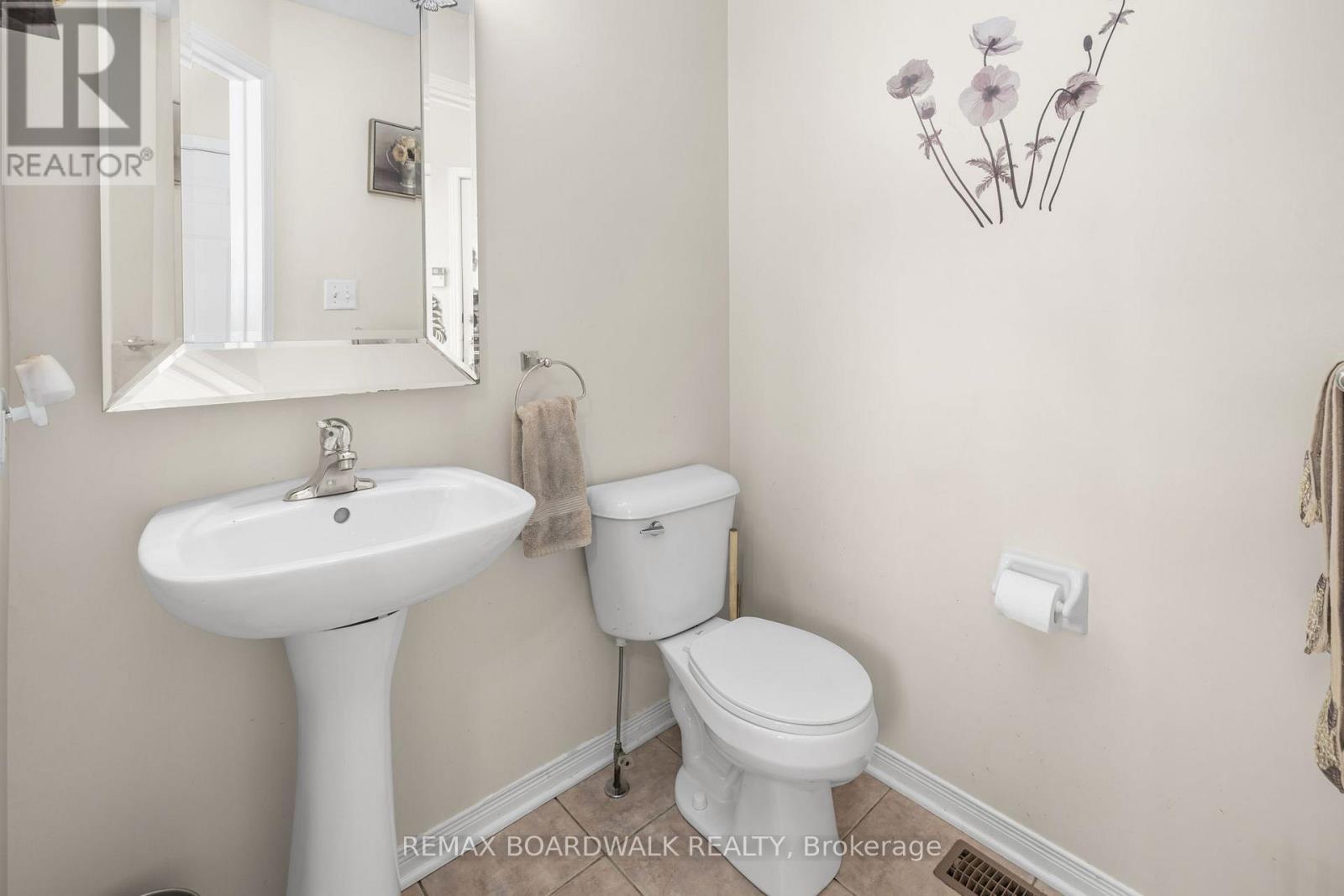 21 Kirkstone Private, Ottawa, ON