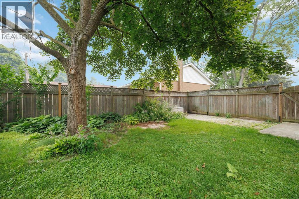 298 Elsfield Crescent, Sarnia, ON